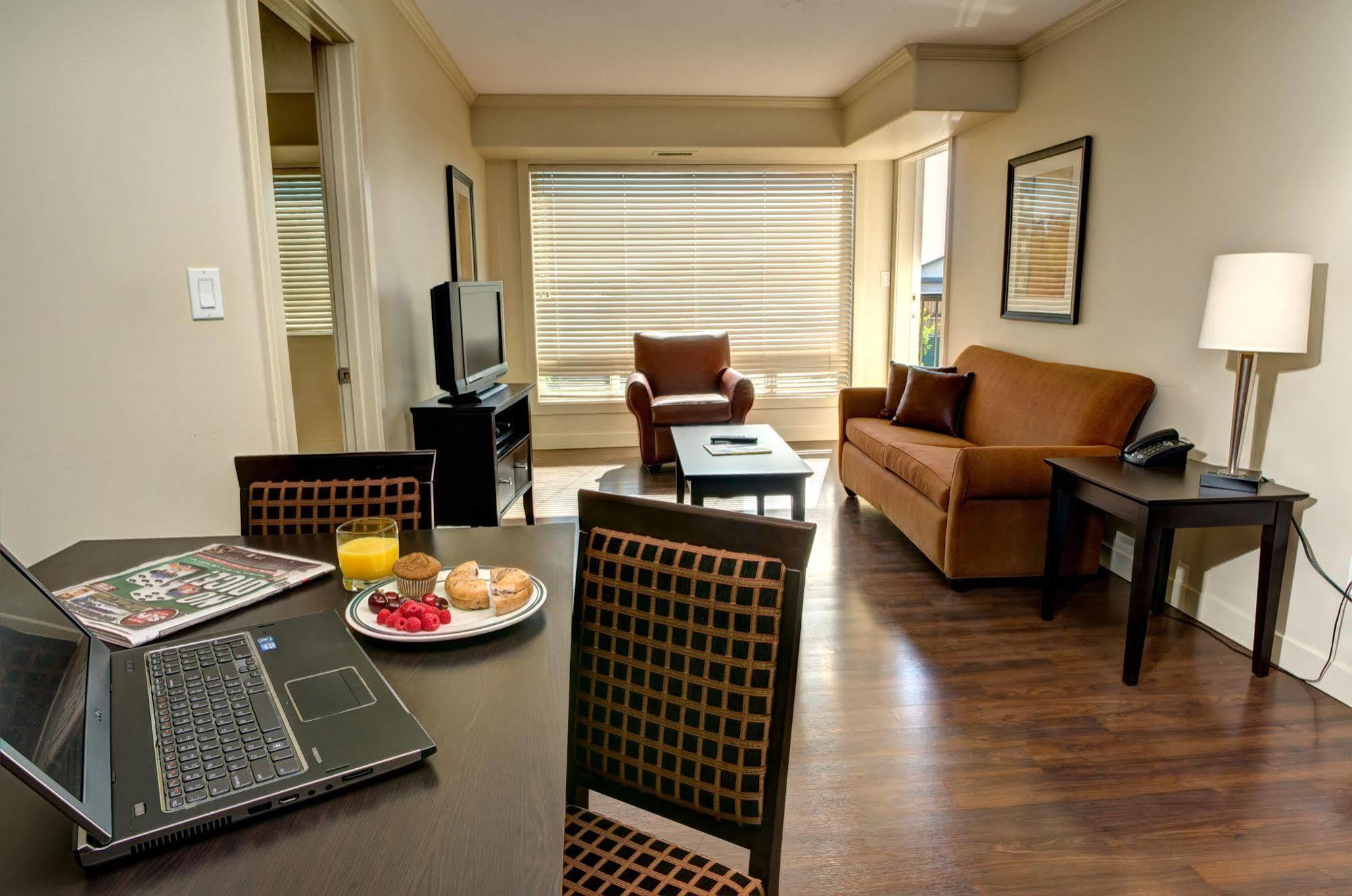 Clearwater Residence Hotel Timberlea Fort Mcmurray Bilik gambar